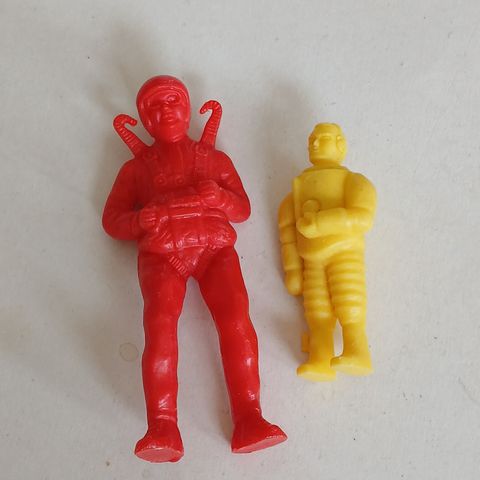 2 stk fallskjerm figurer