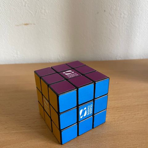 Spill Rubiks cube