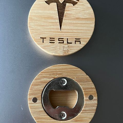 Tesla øljekk med magnetfeste!