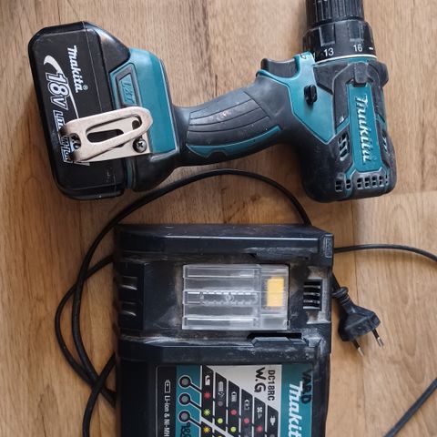 Makita skrumaskin proff batt og lader 1400 kr