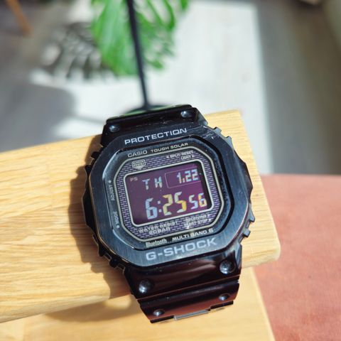 CASIO G-Shock GMW-B5000GD - Limited edition