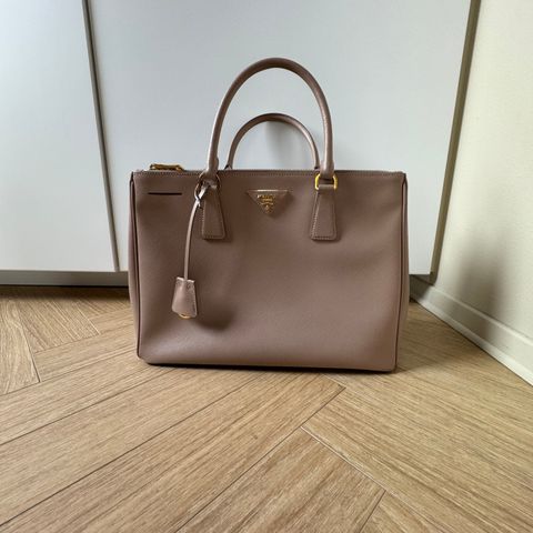 Prada saffiano lux cammeo