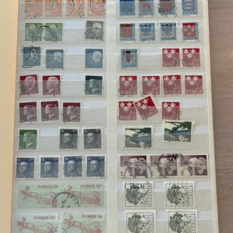 Innstikkbok med frimerker fra Europa og USA  - Gi bud
