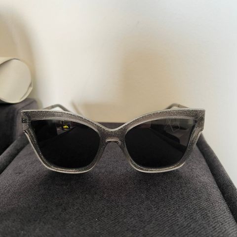 Nesten ubrukte Michael Kors solbriller, sølv glitter!