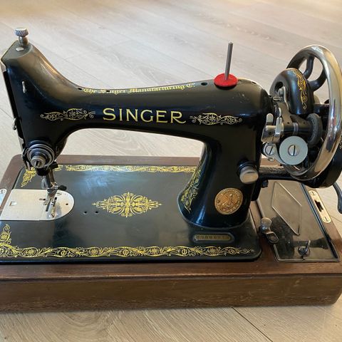 ANTIKK SINGER SYMASKIN FRA 1923