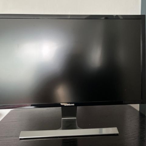 Samsung U28D59D monitor med UHD skjerm