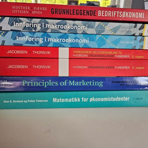 Pensumbøker til bachelorstudiet Økonomi og administrasjon, HALV PRIS!