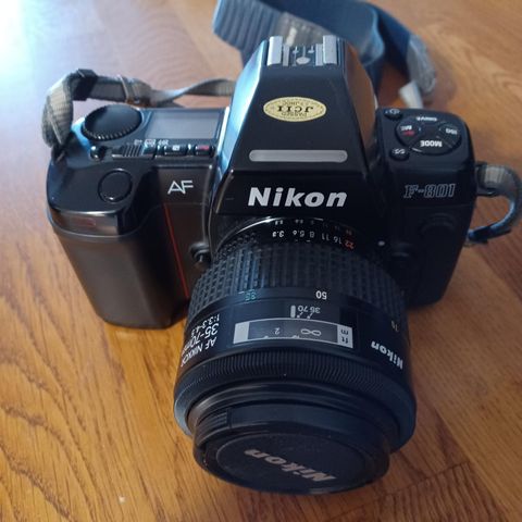 Kamera NIKON F-801 med eske.