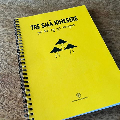 Tre Små Kinesere - sangbok med besifring