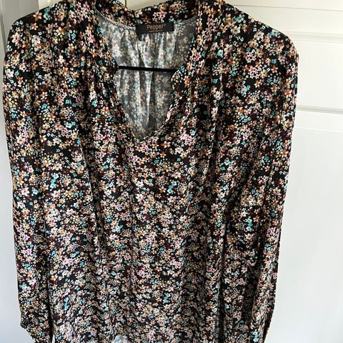 Nydelig bluse fra Pepper Str XL