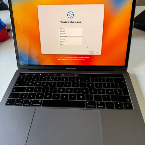 MacBook pro 13’ med touchbar