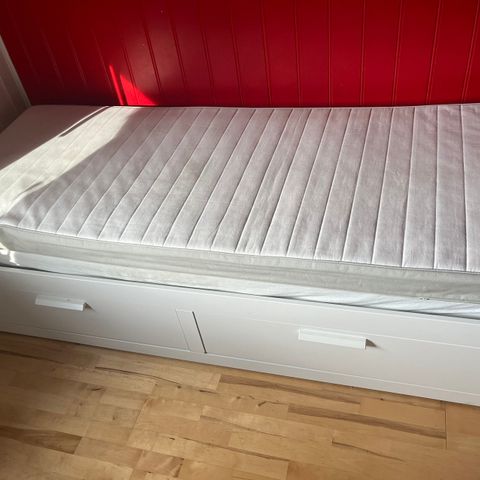 IKEA Brimnes med 2 madrasser