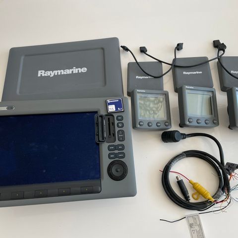 Raymarine navigasjon, kartplotter, autopilot controller, dybde og hastighet