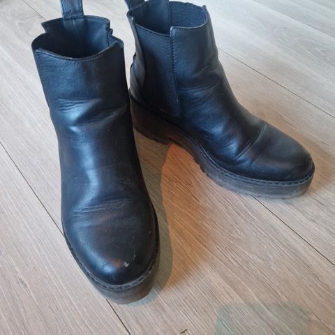 Boots str. 37