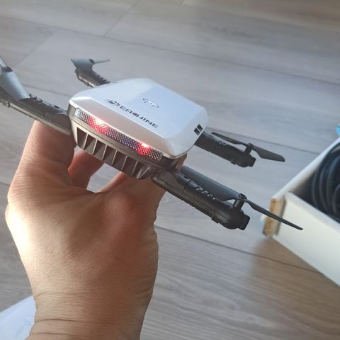 Drone, nesten ny