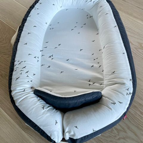 Voksi premium babynest (nesten ikke brukt)