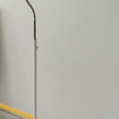 Belid stålampe i hvit og krom - Svensk design