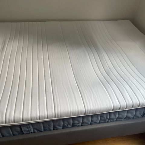 IKEA seng 140x200