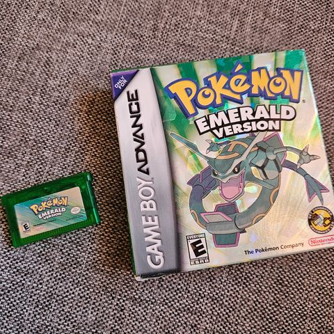 Pokemon Emerald med eske og håndbøker