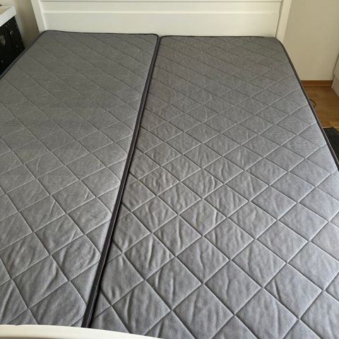 Ei brukt dobbelt seng med madrasser til salg, god standar 2mx 1,50