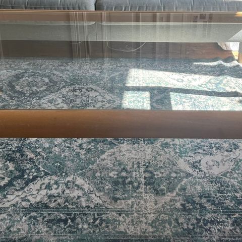 Stuebord/sofabord i glass med treramme selges