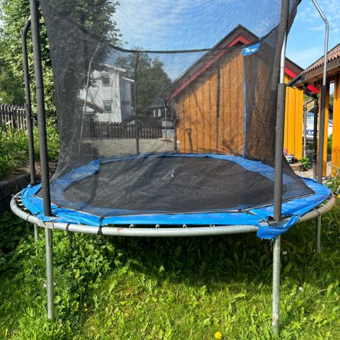 Brukt trampoline