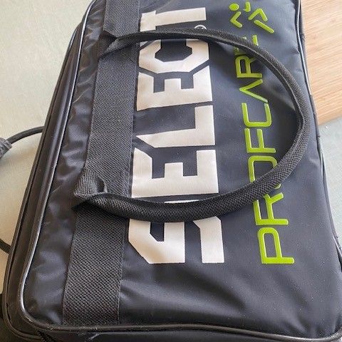 Førstehjelps bag/koffert uten utstyr.