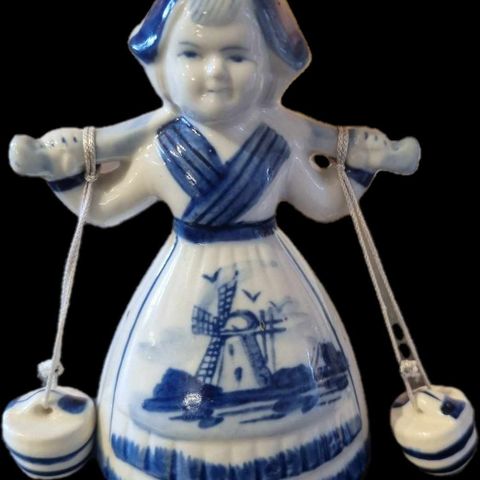 Delft Milkmaid