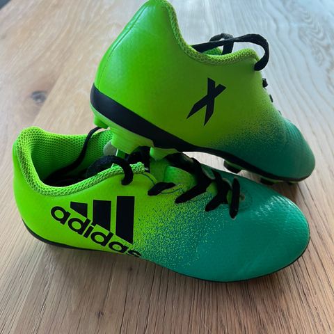 Adidas fotballsko strl 28