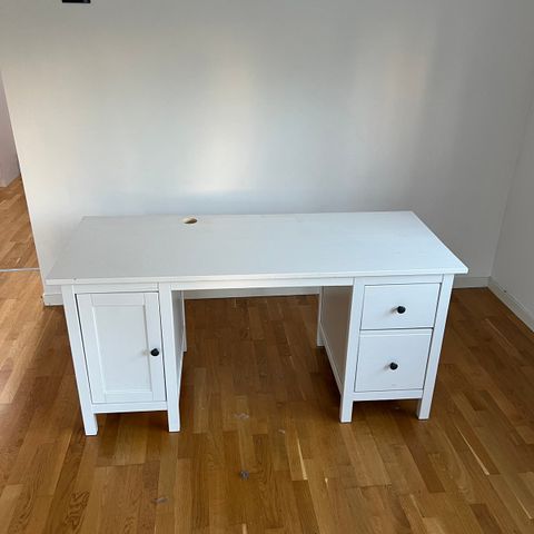 Skrivebord IKEA
