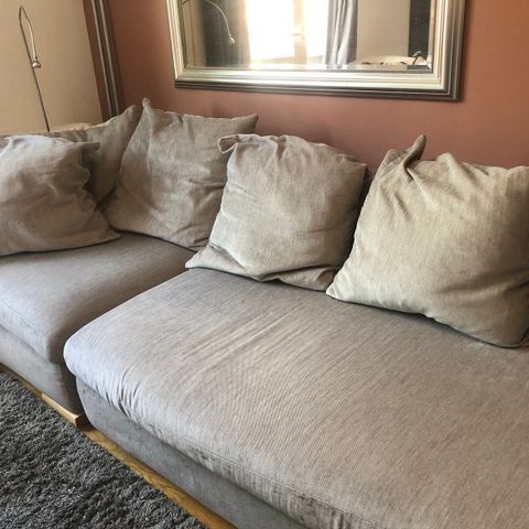 Sofaen er pent brukt, har tre moduler.