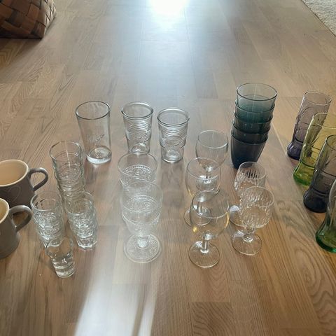 Diverse glass og kopper gis bort (SAMLET)