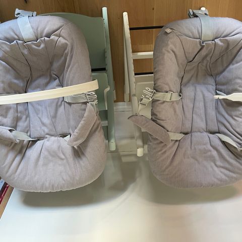 2 veldig pent brukte Tripp Trapp Newborn set i grå farge