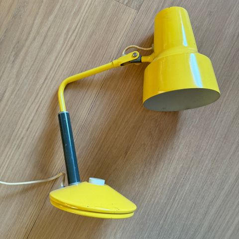Jac. Jacobsen L11, gul bordlampe