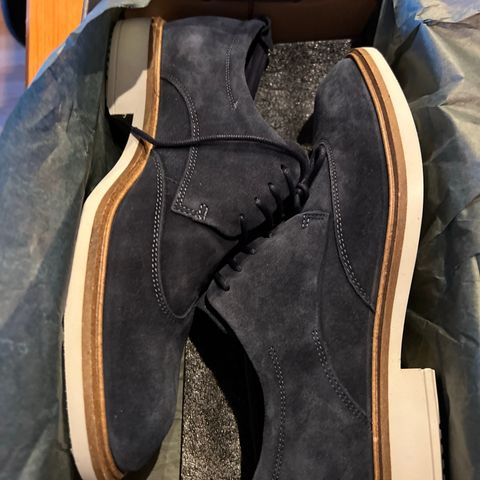 Ecco ugg pen sko i blå farge til salg. Ny pris er rund 1700kr. St. 40