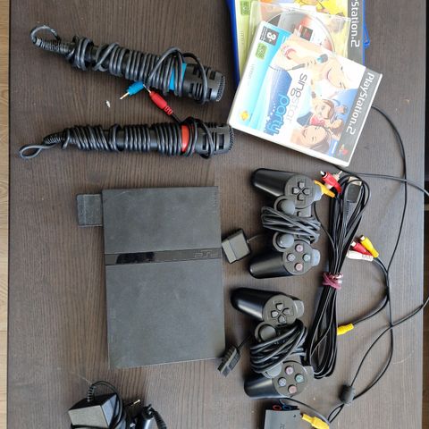 Playstation 2 2 singstar mikrofoner 2 kontrollere og 4 spill