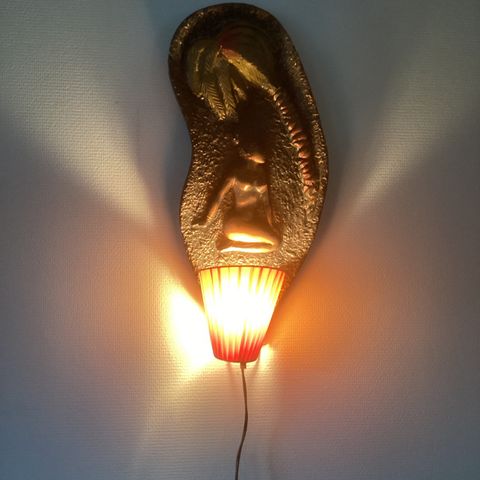 Lampe med eksotisk dame