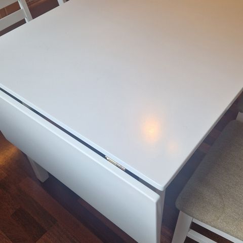 Hvitt kjøkkenbord 120×80