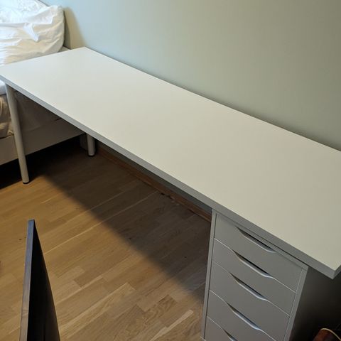 Skrivebord LAGKAPTEN / ALEX fra IKEA