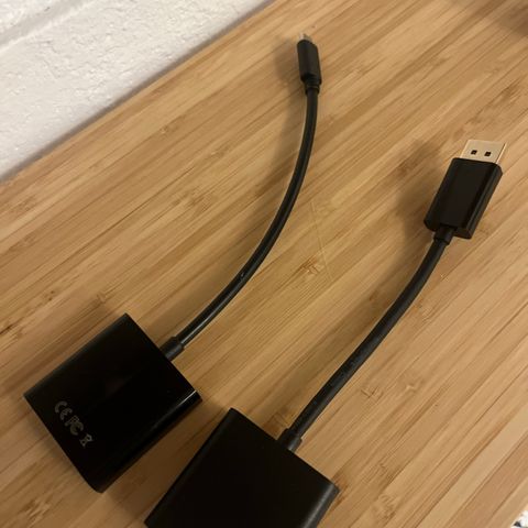 VGA til USB-C og DisplayPort