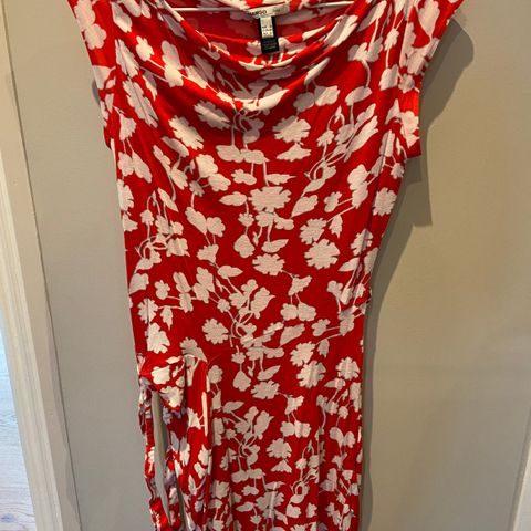 Rød og hvit kjole str. S