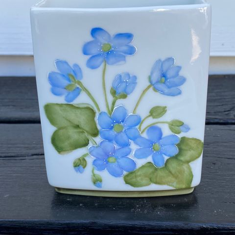 Liten håndmalt vase