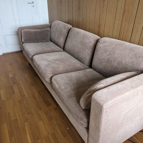 Slettvoll-sofa selges billig