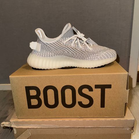 YEEZY Boost 350 V2 Static |  str 40