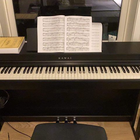 Elektrisk Kawai CN 29 B piano