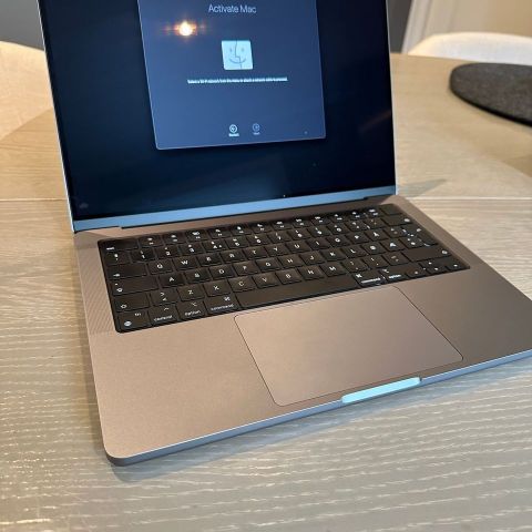 Macbook Pro 14 M3 (2023) 8/512GB (stellargrå)