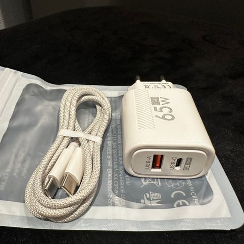 NY Lader 65W (USB/USBC) + ladekabel USB-C! / Mac / PC / Telefon
