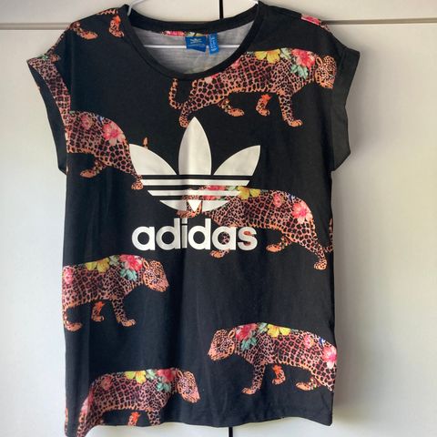 Adidas t-skjorte leopard