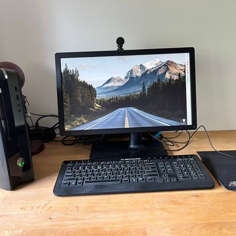Alienware stasjonær PC med skjerm