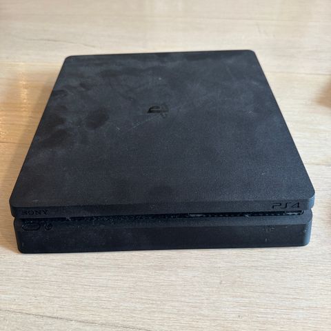 PlayStation 4 slim, 1TB + 5 spill